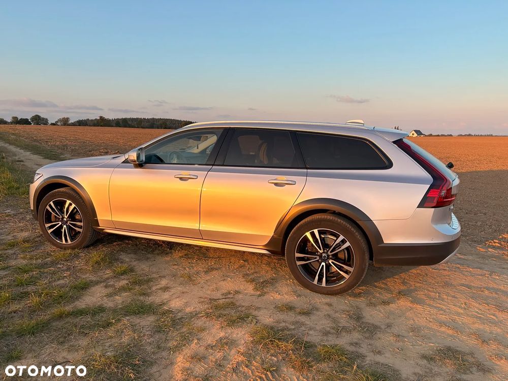 Volvo V90 Cross Country - 1
