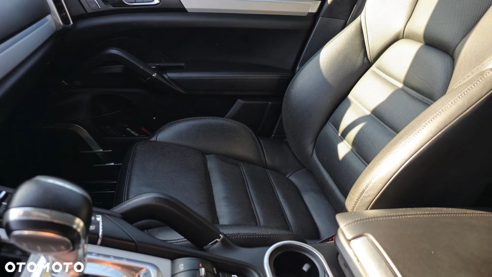 Porsche Cayenne Turbo - 17