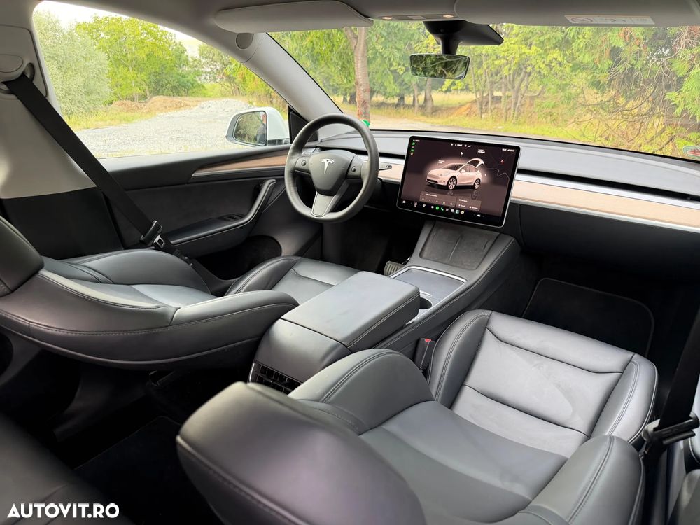 Tesla Model Y Long Range Dual Motor AWD - 17
