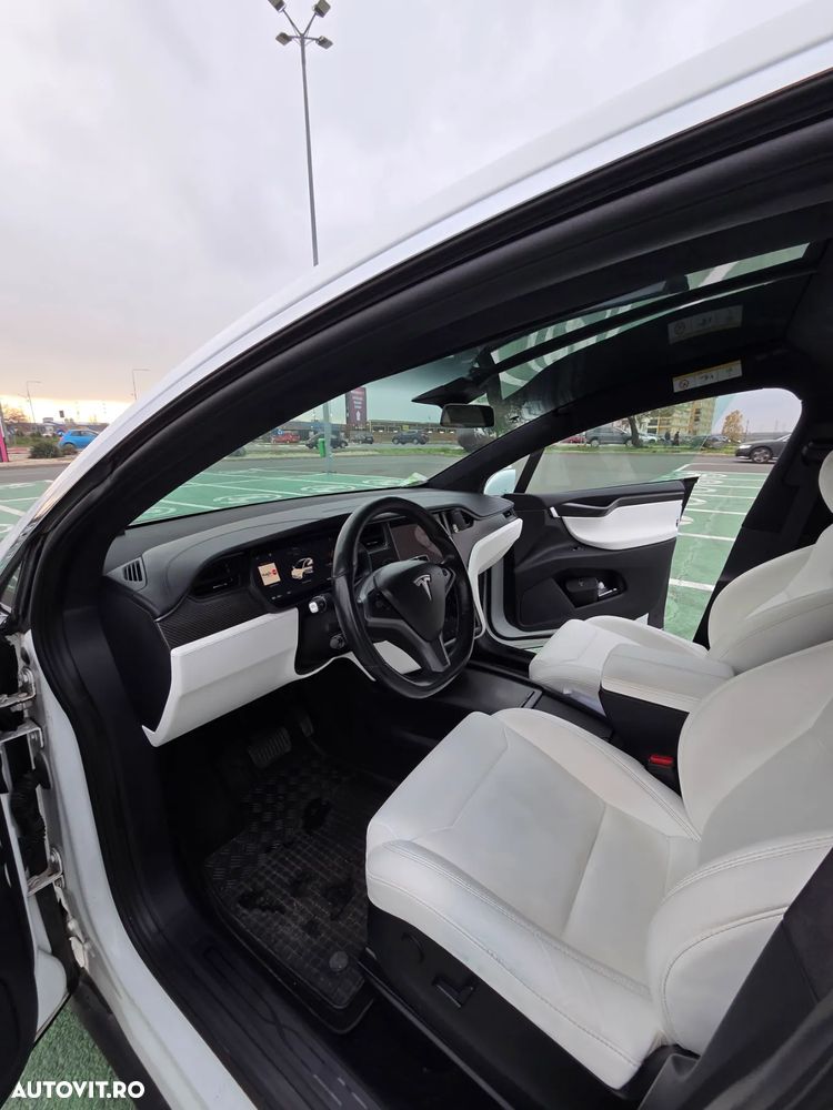Tesla Model X - 3