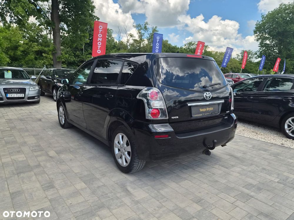 Toyota Corolla Verso 2.2 D-4D Prestige + - 6