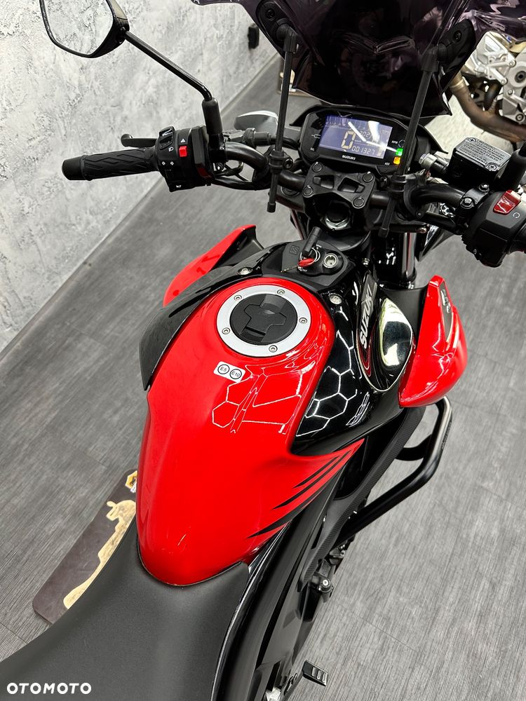 Suzuki GSX - 18