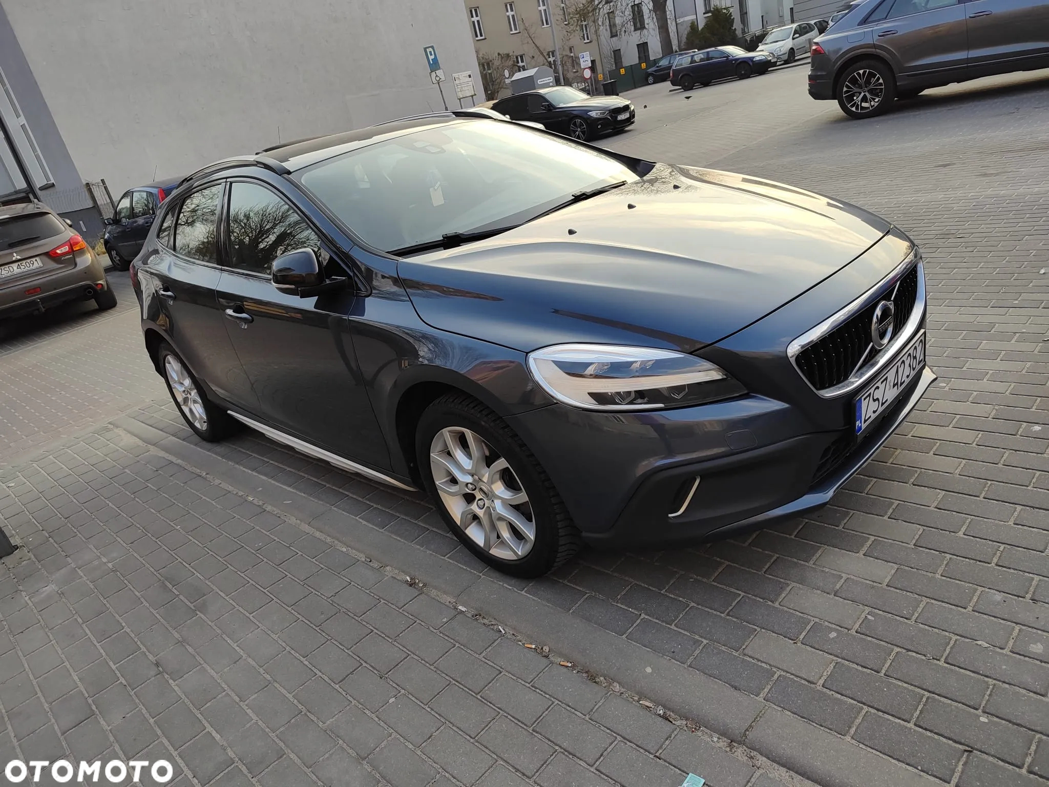 Volvo V40 Cross Country D2 Drive-E Summum - 4