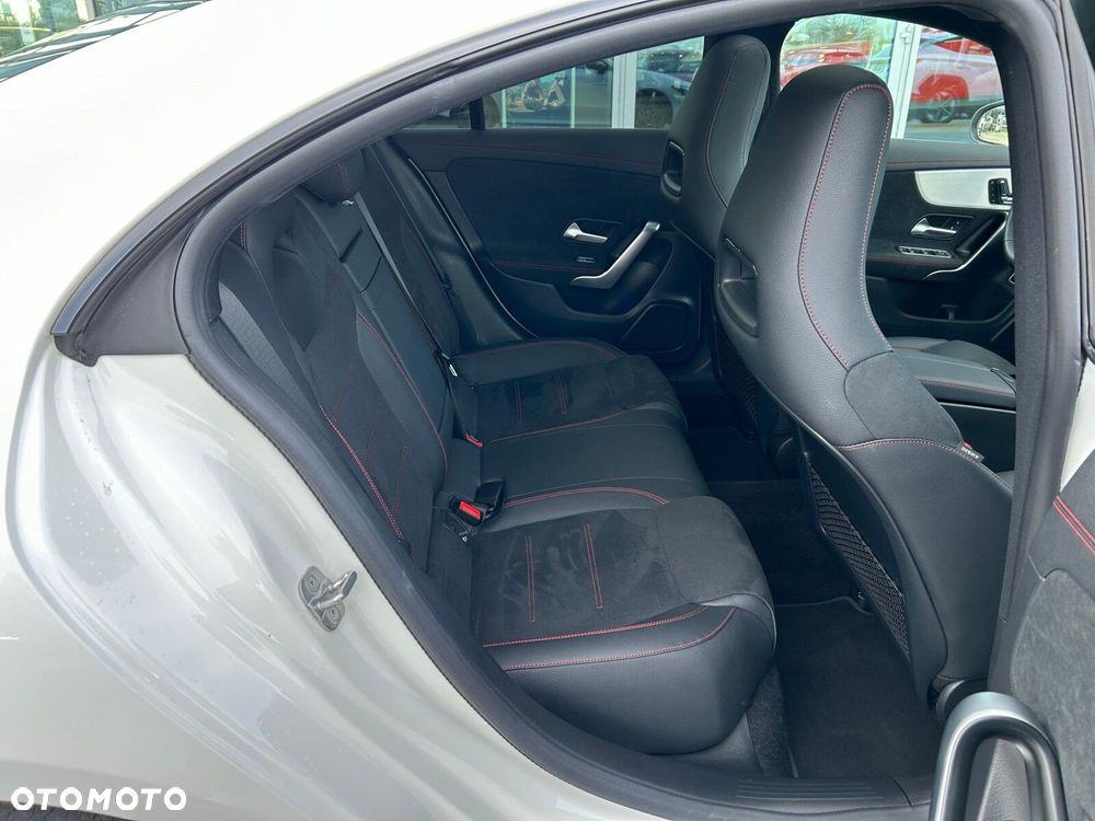 Mercedes-Benz CLA 200 AMG Line 7G-DCT - 11