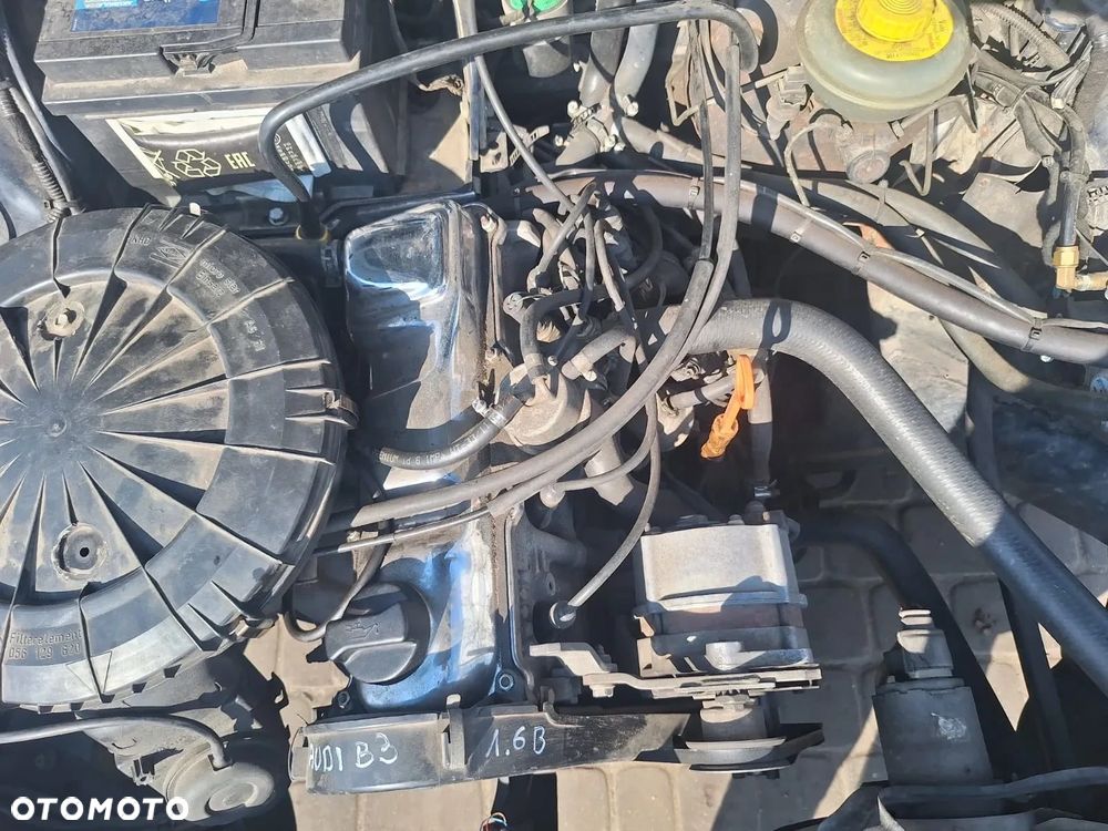 AUDI B3 1.6 B CAŁA NA CZĘŚCI - 5