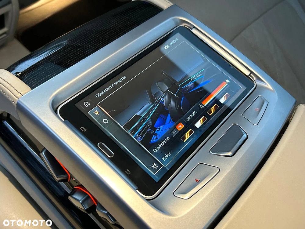 BMW Seria 7 750i - 32