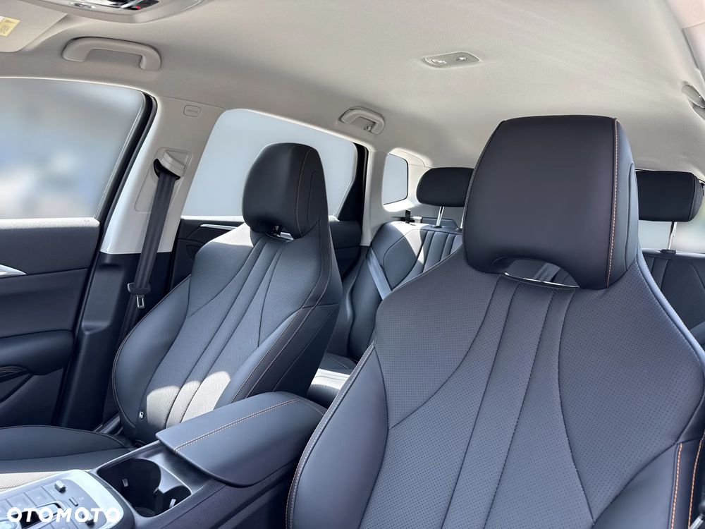 BYD Sealion 5 - 12