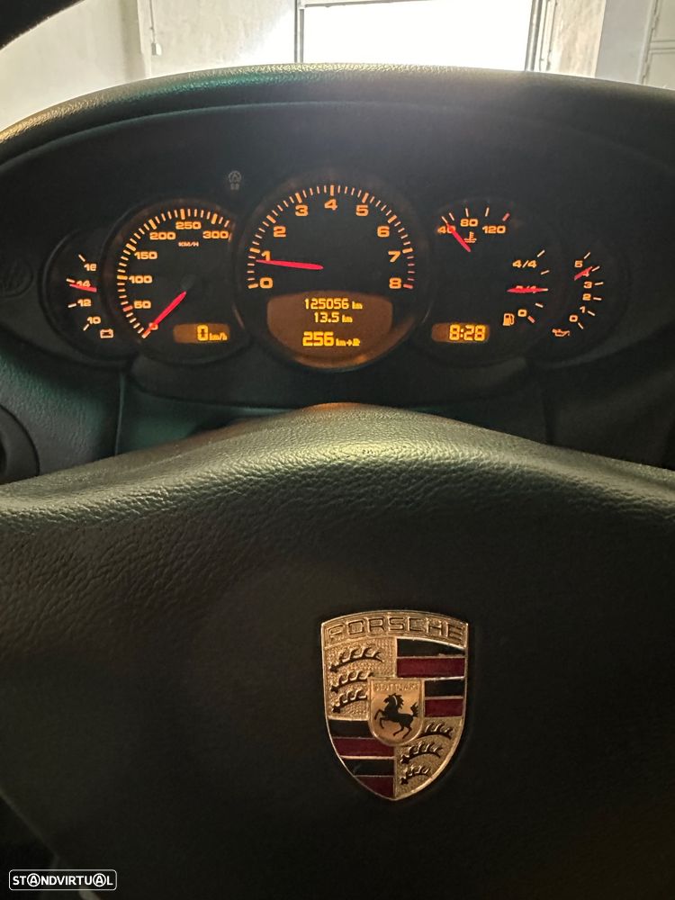 Porsche 911 (996) Carrera 4 - 37