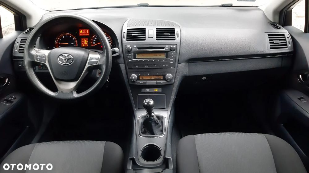Toyota Avensis 1.6 Active - 10