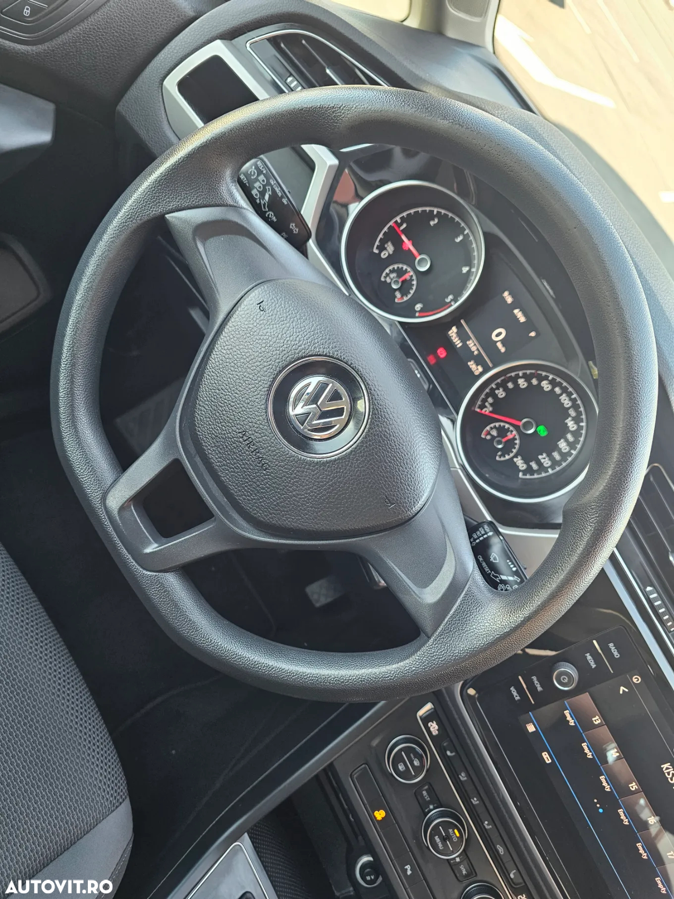 Volkswagen Touran 1.6 TDI DSG Comfortline - 26