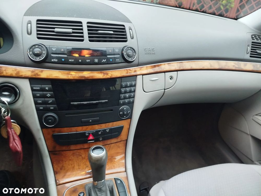 Mercedes-Benz Klasa E 220 T CDI Automatik Classic - 17