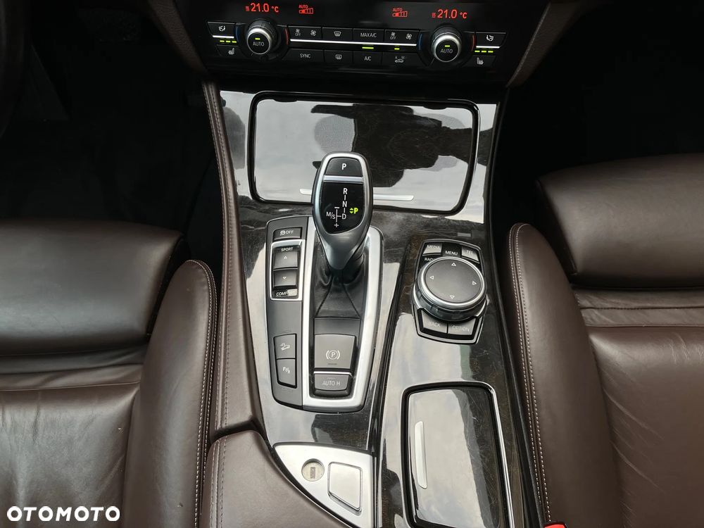 BMW Seria 5 530d xDrive Luxury Line - 32
