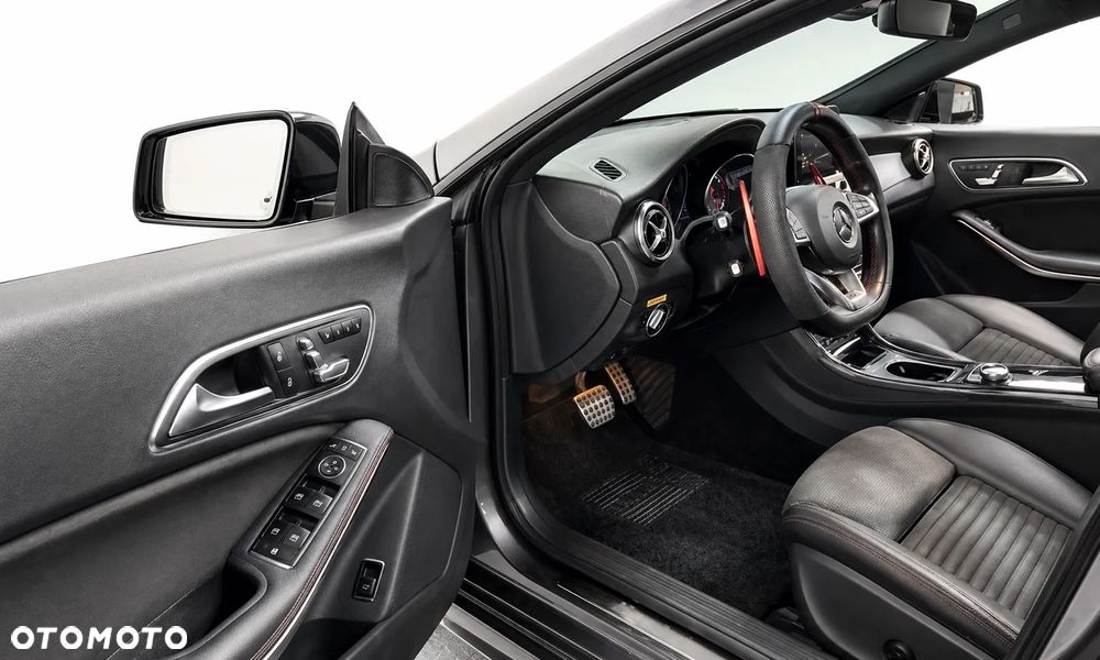 Mercedes-Benz CLA 250 4-Matic AMG Line - 6