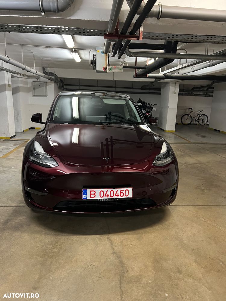 Tesla Model Y - 12
