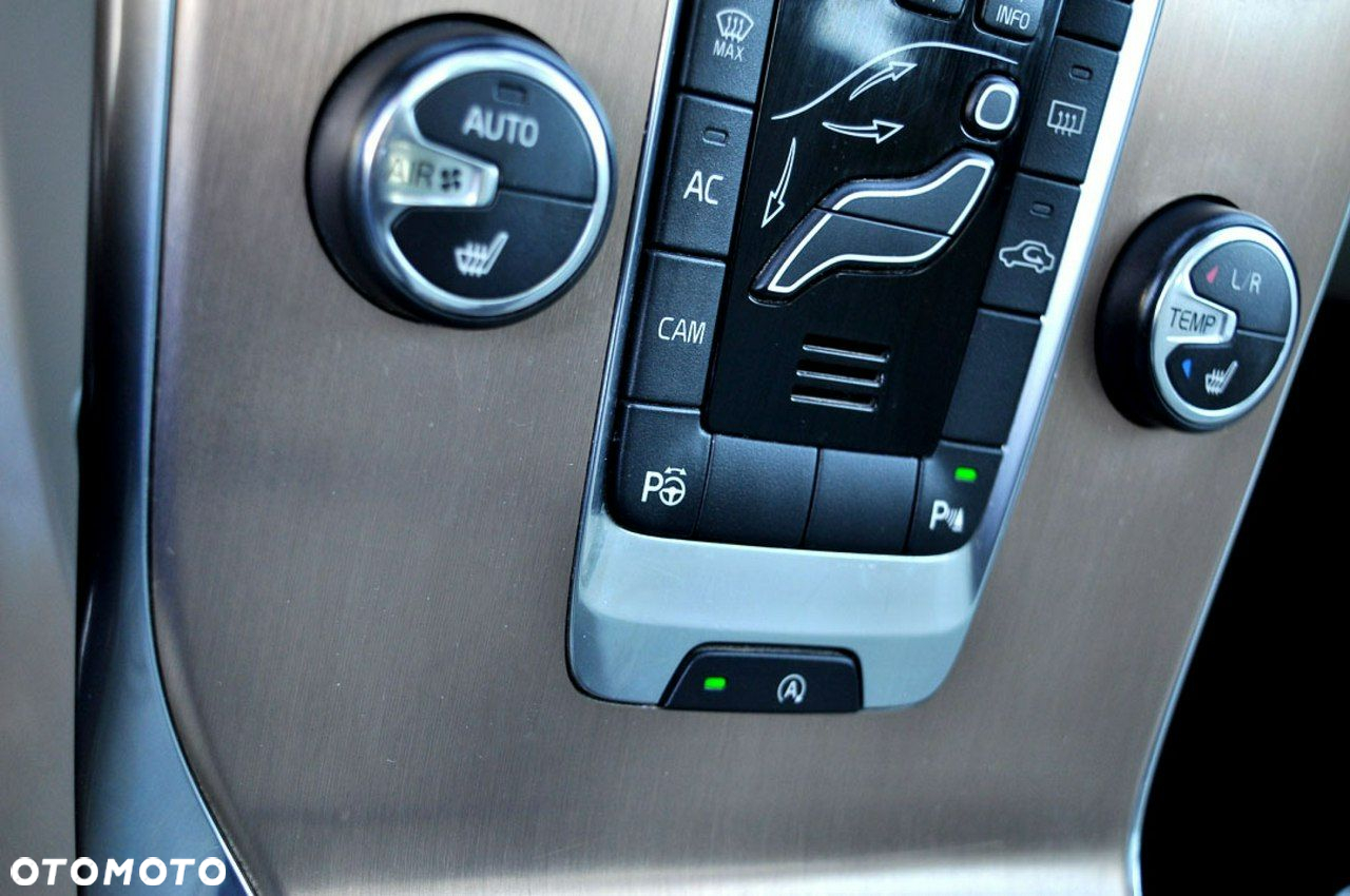Volvo V40 Cross Country D2 Momentum - 14