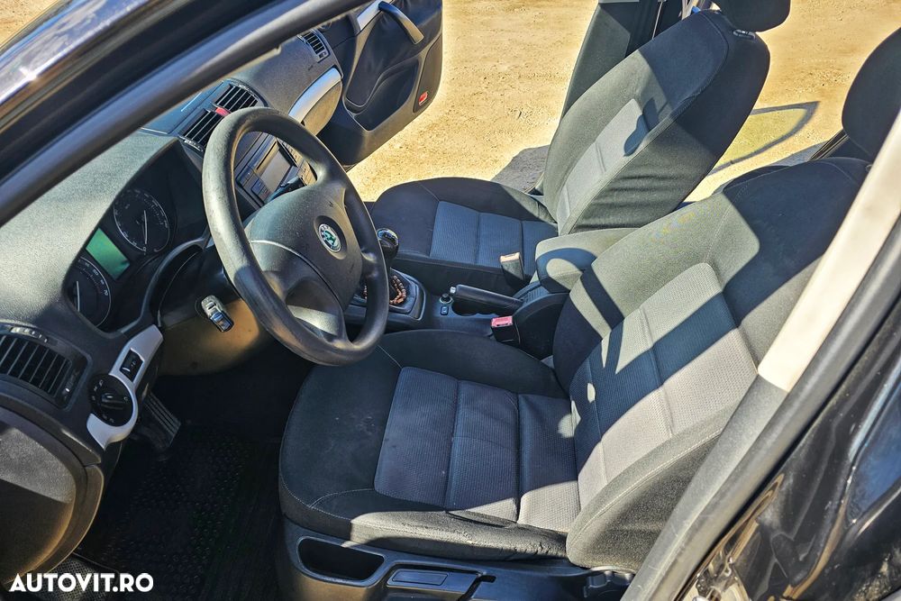 Skoda Octavia 1.6 Ambiente - 11