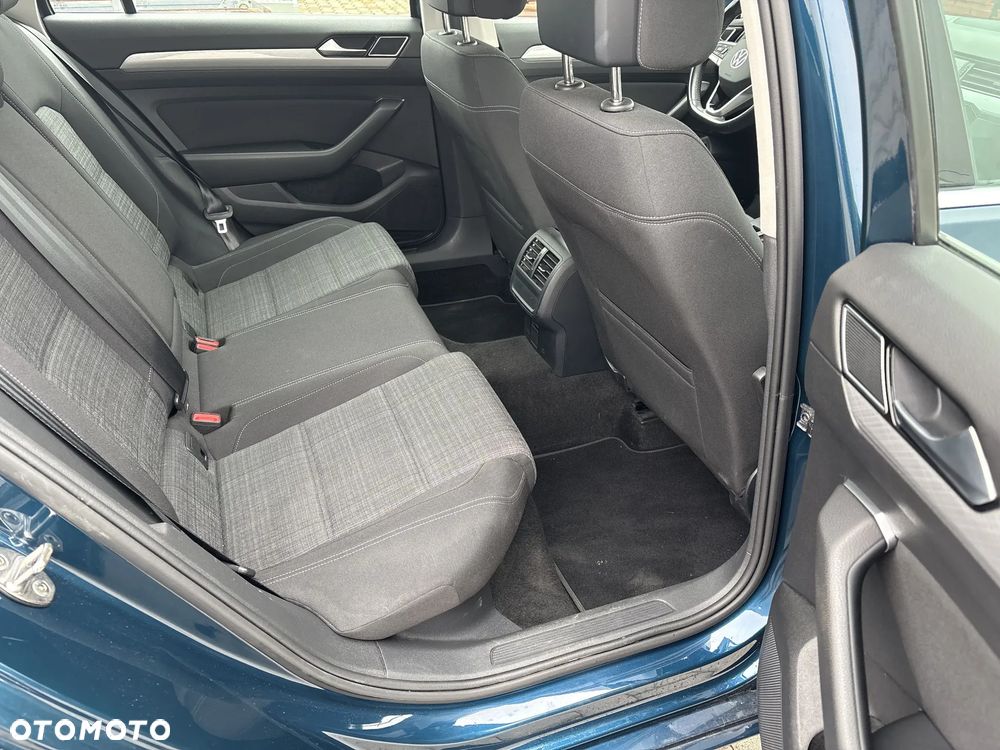 Volkswagen Passat Variant 2.0 TDI EVO Business DSG - 16