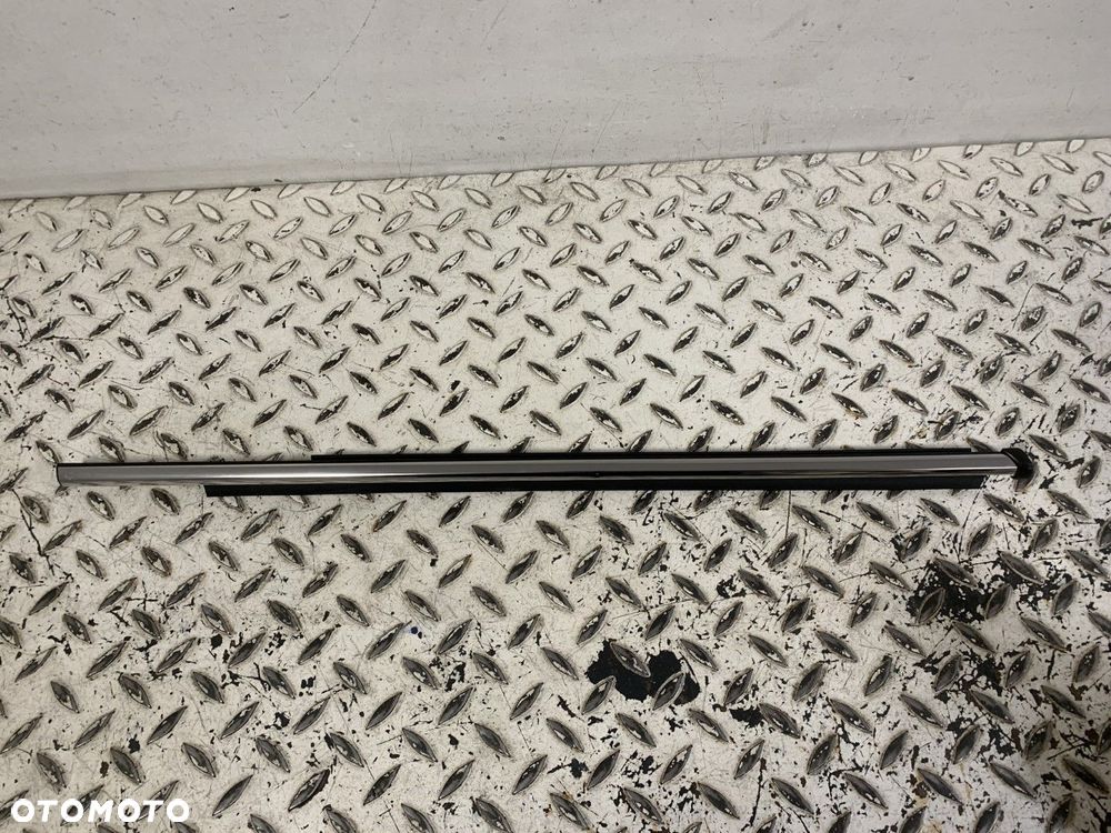 NOWA ORYGINALNA LISTWA ZGARNIAJĄCA SZYBY DRZWI TYLNA PRAWA TYŁ PRAWY TOYOTA HILUX VIII 8 15-25 - 2