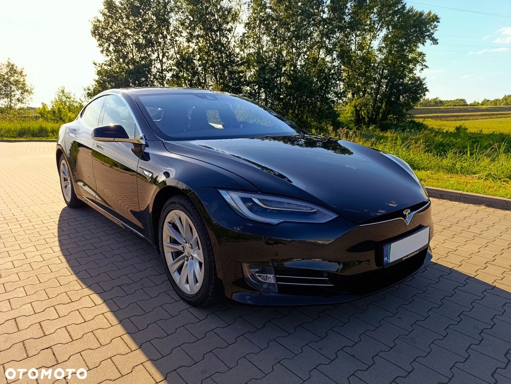 Tesla Model S - 21
