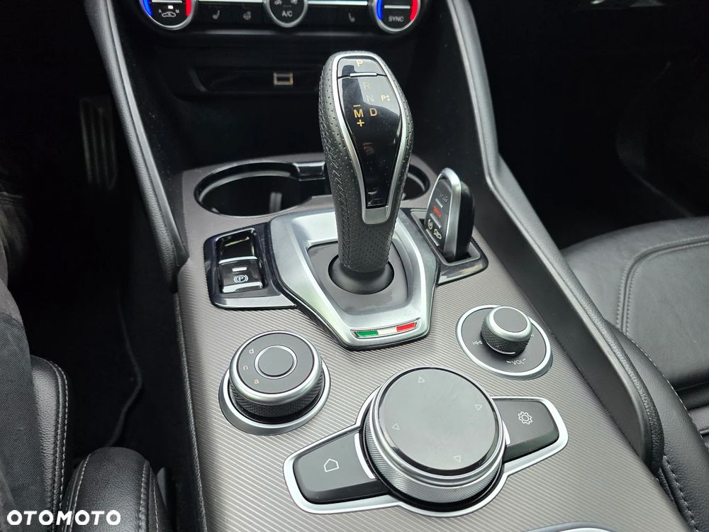 Alfa Romeo Giulia 2.0 Turbo 16V AT8 Veloce - 37