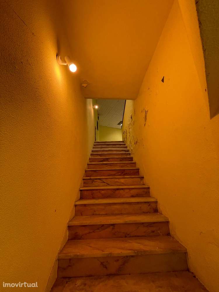 Excepcional Armazém Comercial no Coração da Estrela, Lisboa - Grande imagem: 3/7