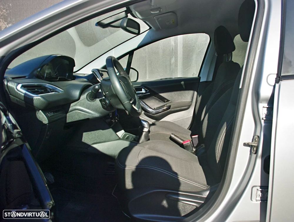 Peugeot 208 1.2 PureTech Style - 12