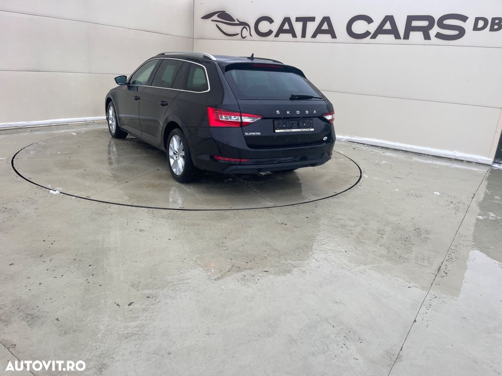 Skoda Superb 2.0 TDI DSG Premium Edition - 11