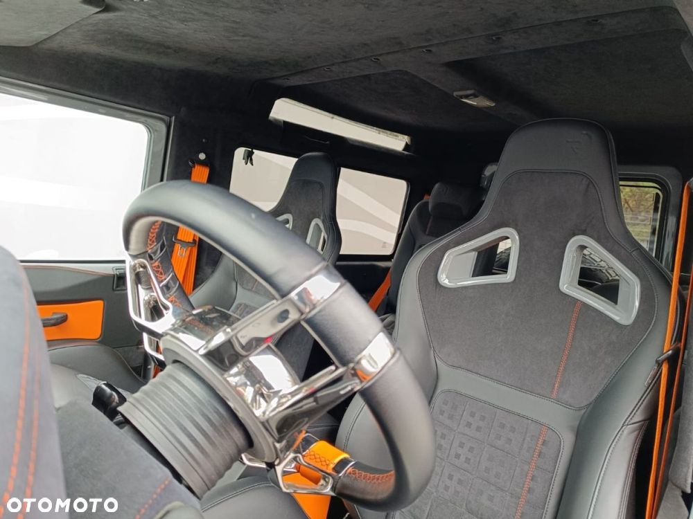 Land Rover Defender - 5