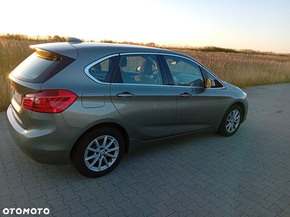 BMW Seria 2 218d - 10