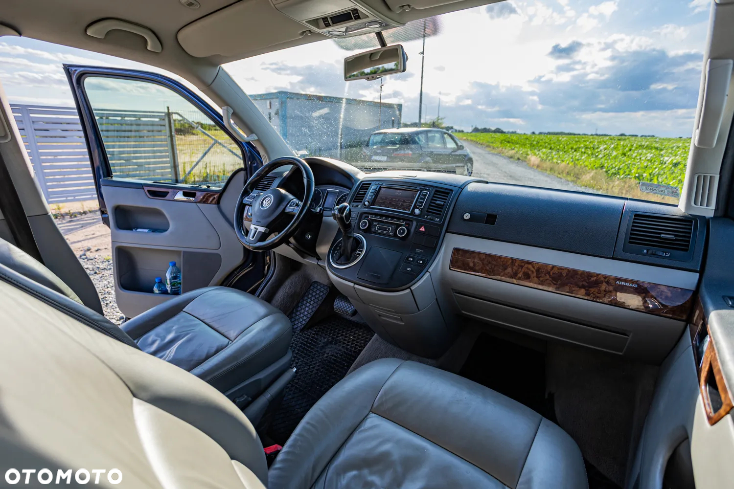 Volkswagen Multivan - 11