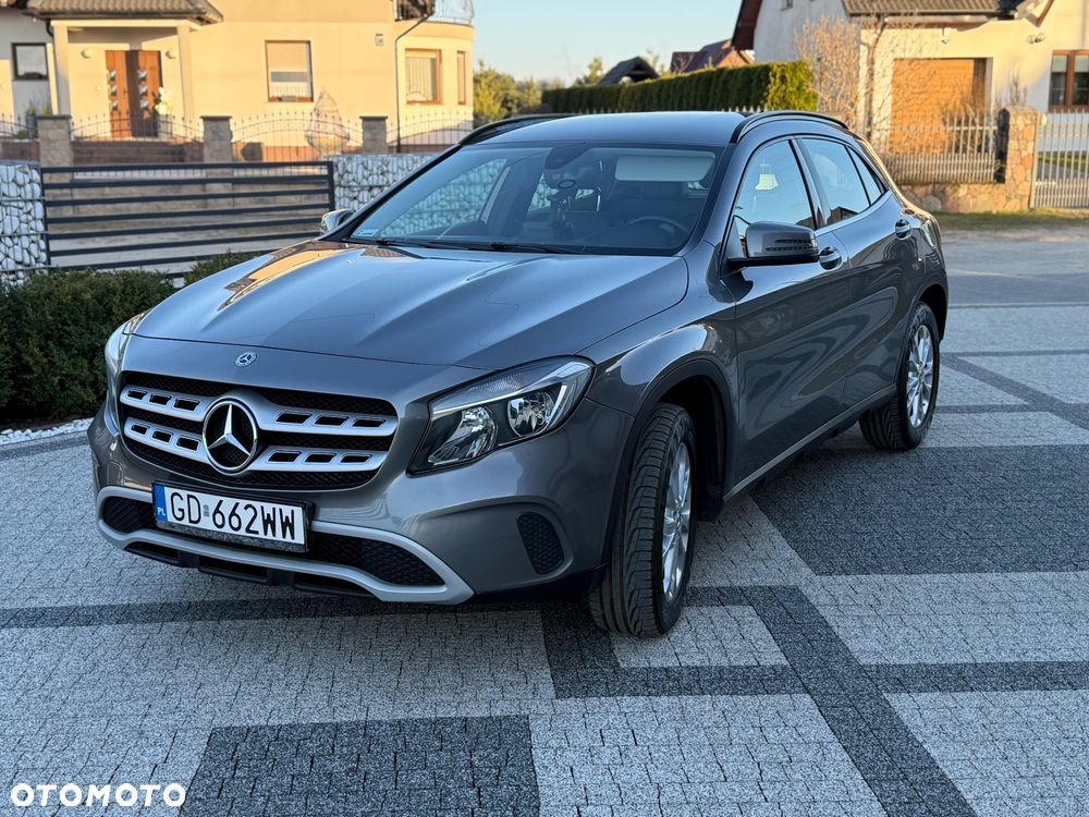 Mercedes-Benz GLA 180 7G-DCT - 1