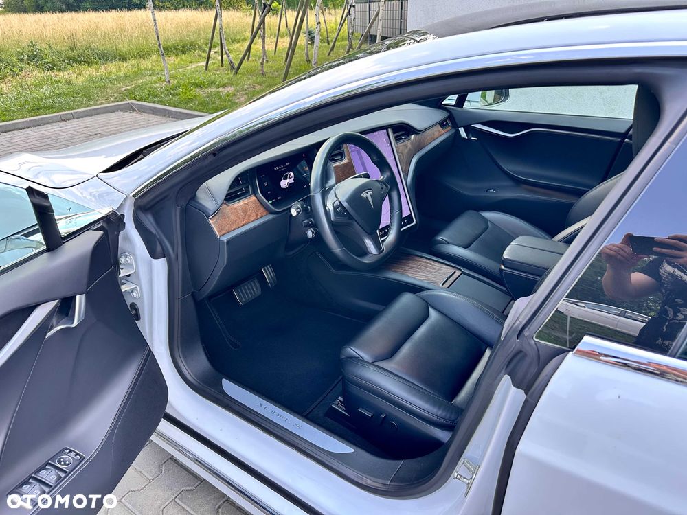 Tesla Model S - 4