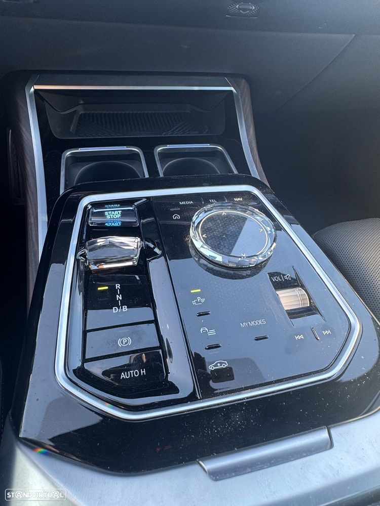 BMW i7 xDrive60 Pack Desportivo M - 18