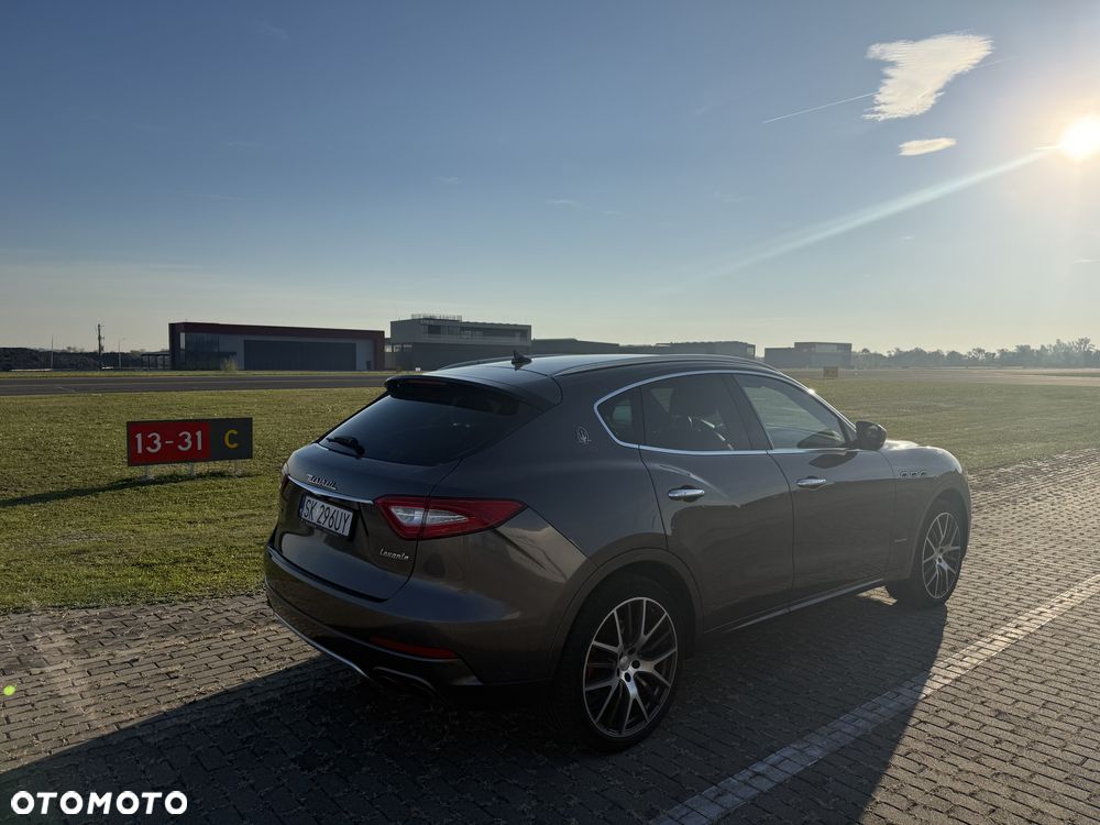 Maserati Levante S Granlusso - 9