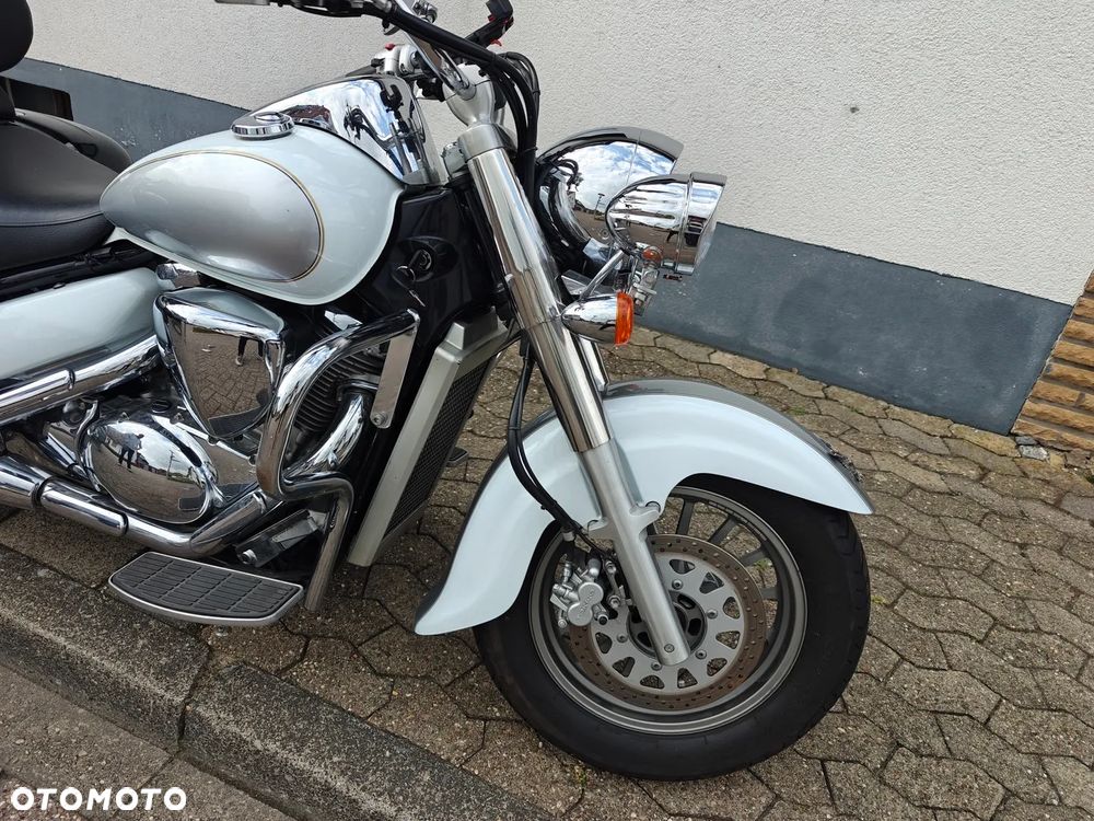 Suzuki Intruder - 2