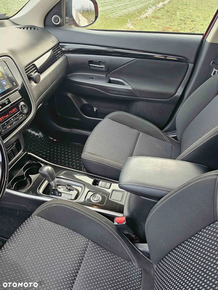 Mitsubishi Outlander 2.0 Intense + 4WD CVT - 18