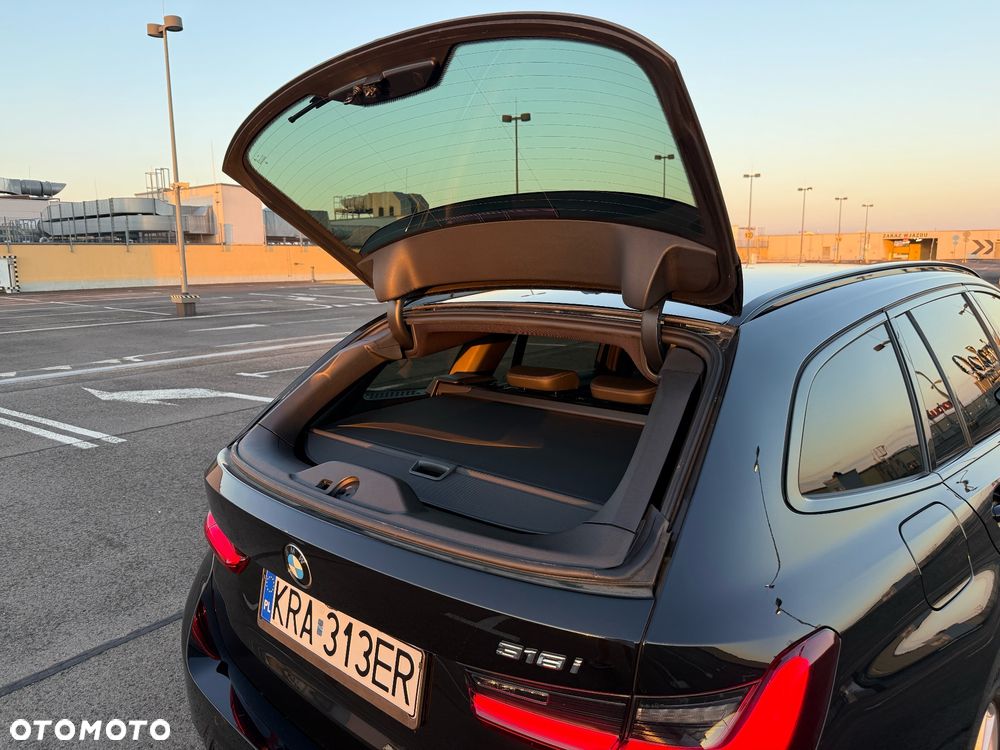 BMW Seria 3 318i Touring M Sport - 36