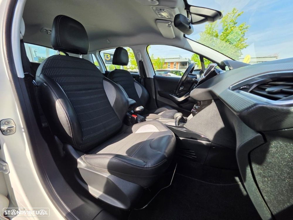 Peugeot 2008 1.2 PureTech Allure EAT6 - 14