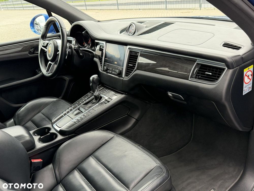 Porsche Macan - 24