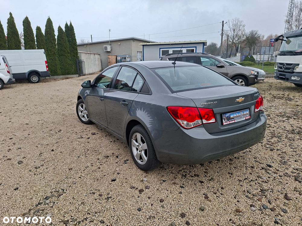 Chevrolet Cruze 1.6 LS - 16