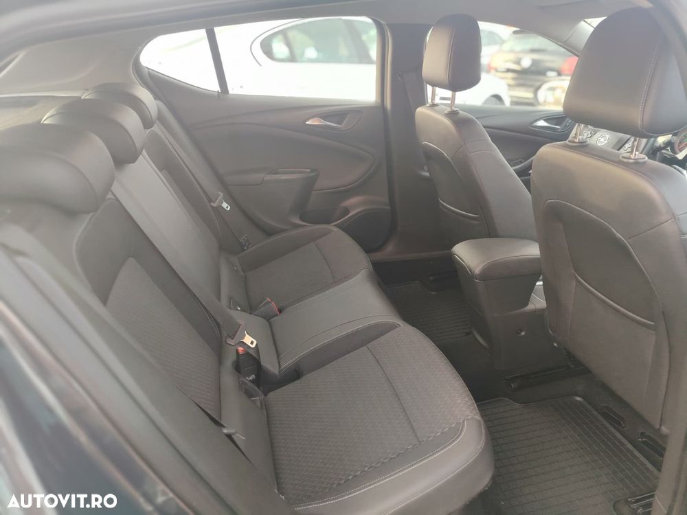 Opel Astra 1.4 Turbo Business - 11