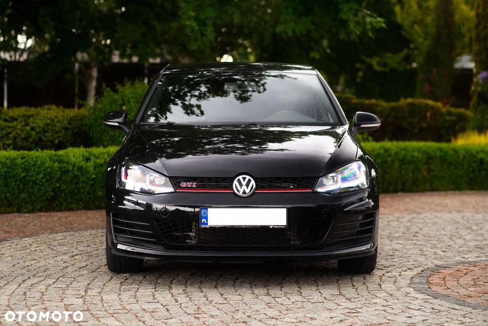 Volkswagen Golf - 8