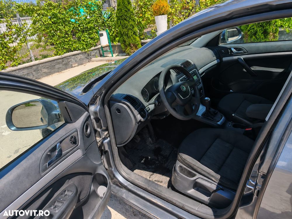 Skoda Octavia 1.6 MPI Ambiente - 2