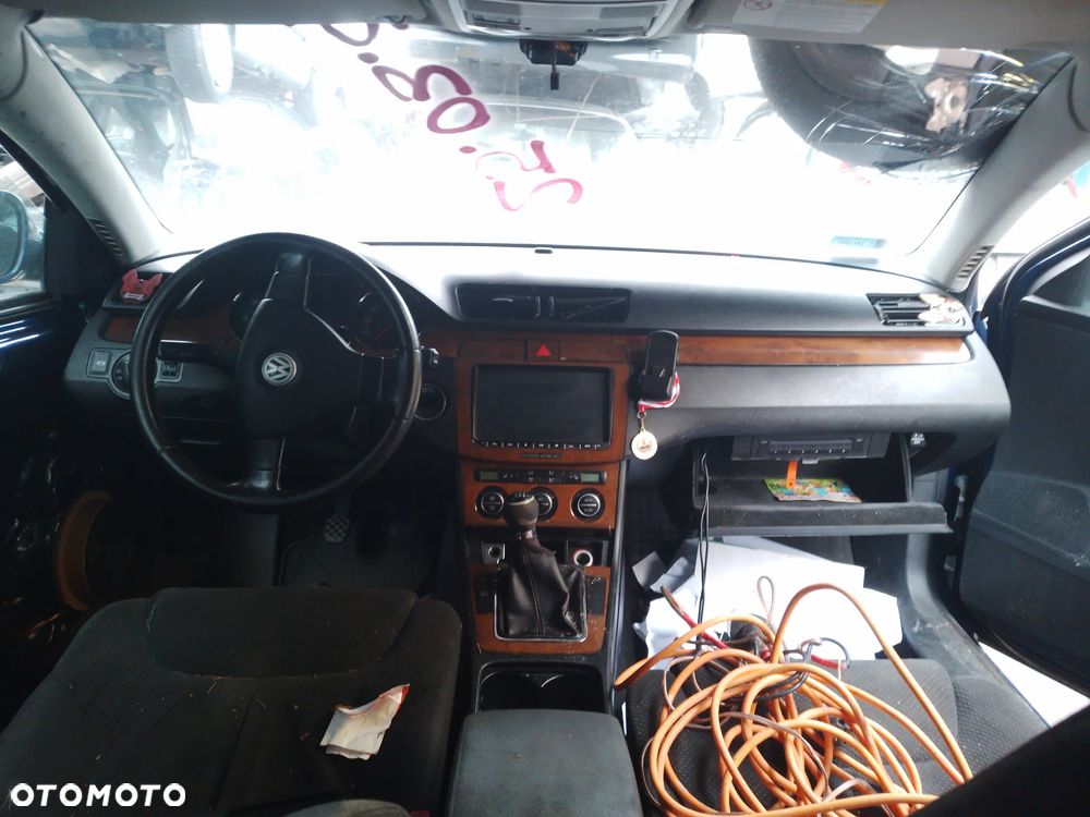 VW PASSAT B6 2.0 TDI BMP 05-09r - BŁOTNIK LEWY PRZÓD LC5E - 19