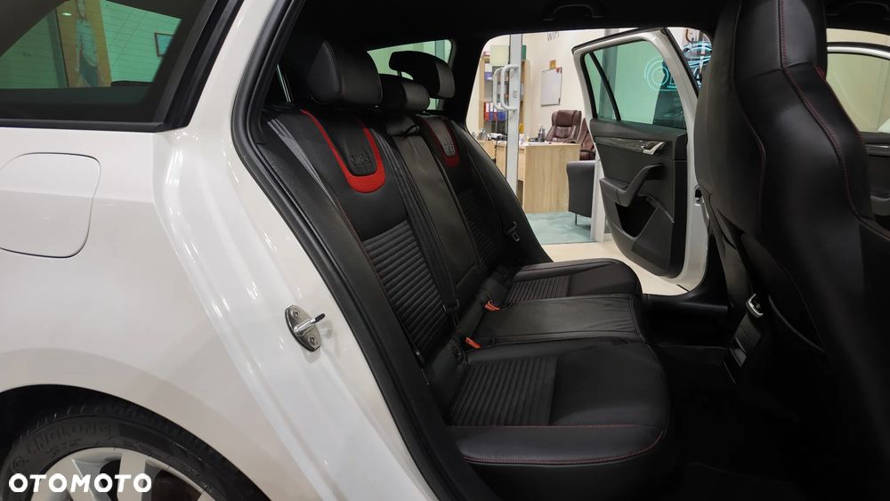 Skoda Octavia 2.0 TDI DSG RS - 33