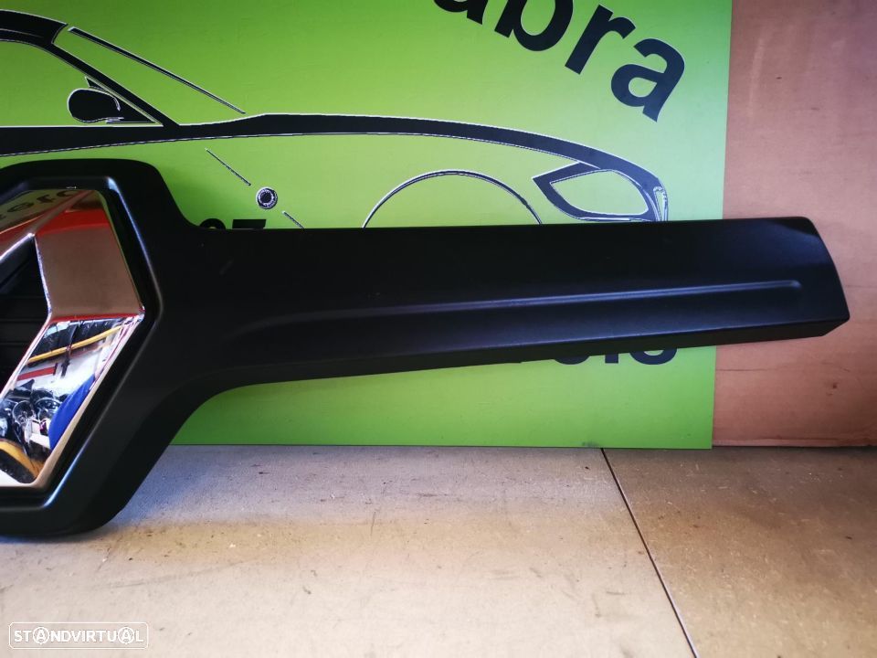 RENAULT TRAFIC III GRELHA / SIMBOLO PARA CHOQUES - G052 - 4