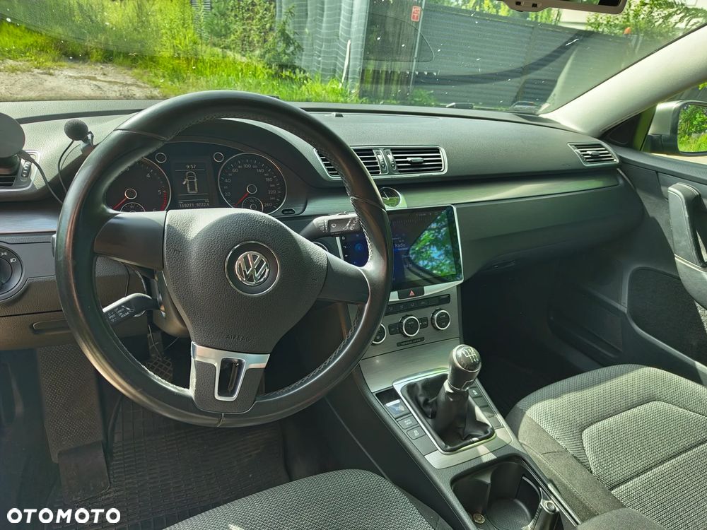 Volkswagen Passat 2.0 TDI Comfortline - 8
