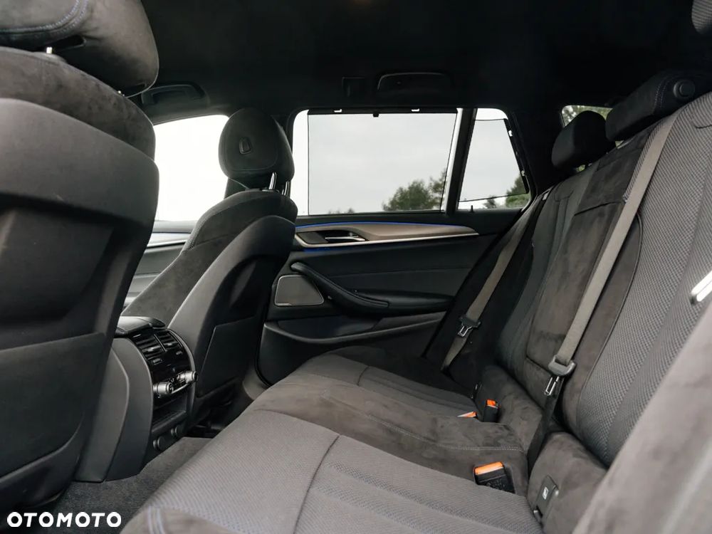 BMW Seria 5 530i xDrive Touring - 12