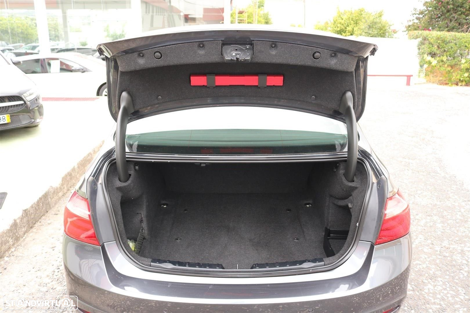 BMW 318 d Advantage - 12