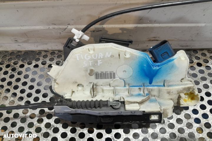Broasca usa fata stanga 5N0837015C 5N0837015C Volkswagen VW Tiguan 1 - 2